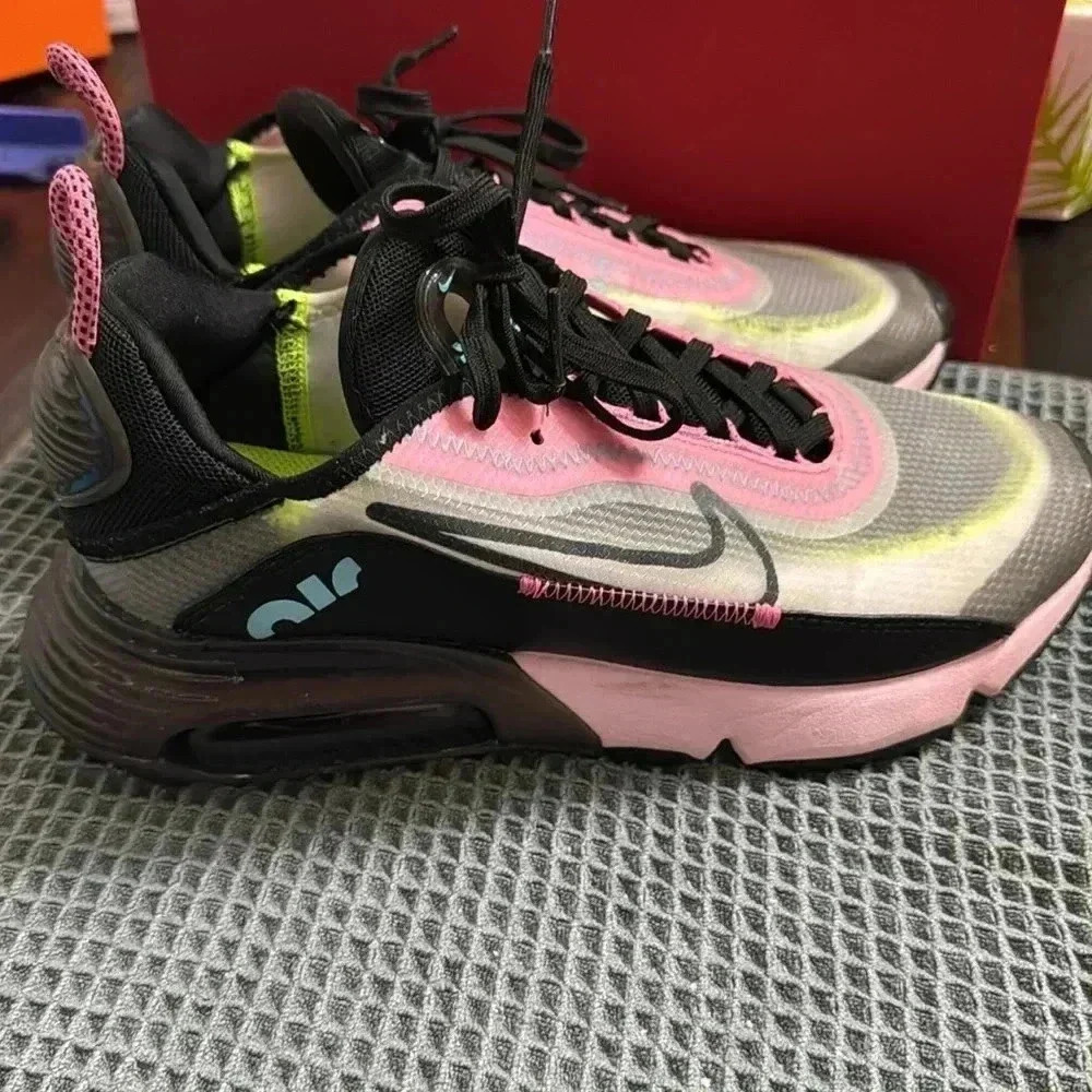 Nike Women's Air Max 2090
Lotus Pink - Picture 2 of 5